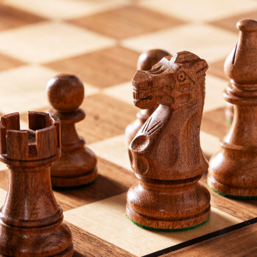 Comment choisir un échiquier en bois : le guide complet