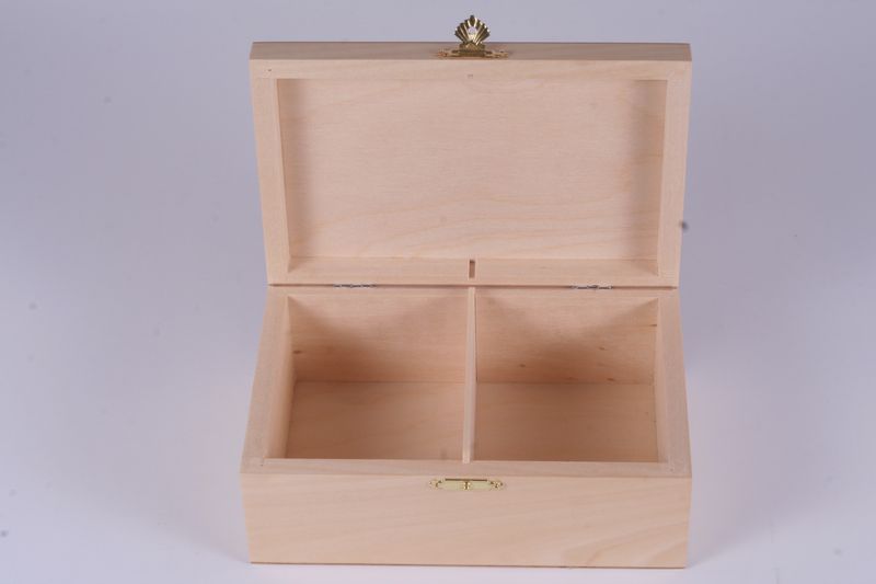 Intérieur compartimenté de la boîte de rangement pour pièces d'échecs