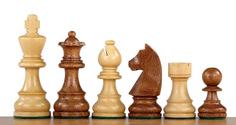 Jeu d'échecs complet avec deux dames supplémentaires