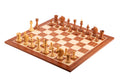 Jeu d'échecs Queen's Gambit 1957 en acacia indien, pièces disposées sur un échiquier en bois
