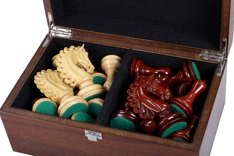 Rangement Luxe en bois de noyer pour grand jeu d'échecs