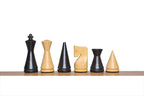 Jeu complet de pièces d'échecs Modern Staunton en bois de buis, blanches et noires alignées sur un échiquier