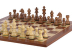 Pièces d'échecs lestées et feutrées sculptées à la main